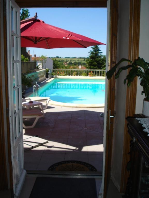 Le Petit Chateau - Tiffauges Proche Puy Dufou Ngoại thất bức ảnh