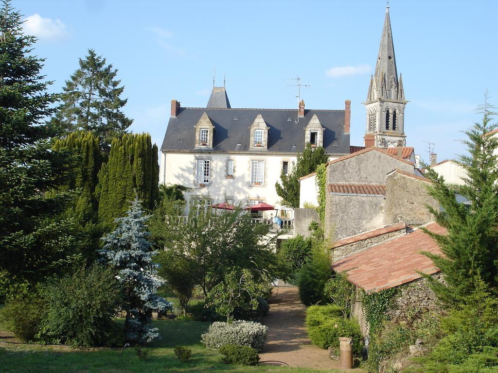 Le Petit Chateau - Tiffauges Proche Puy Dufou Ngoại thất bức ảnh