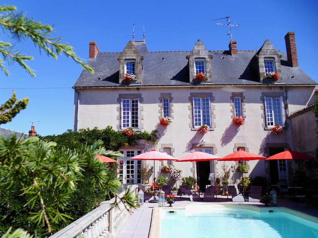 Le Petit Chateau - Tiffauges Proche Puy Dufou Ngoại thất bức ảnh